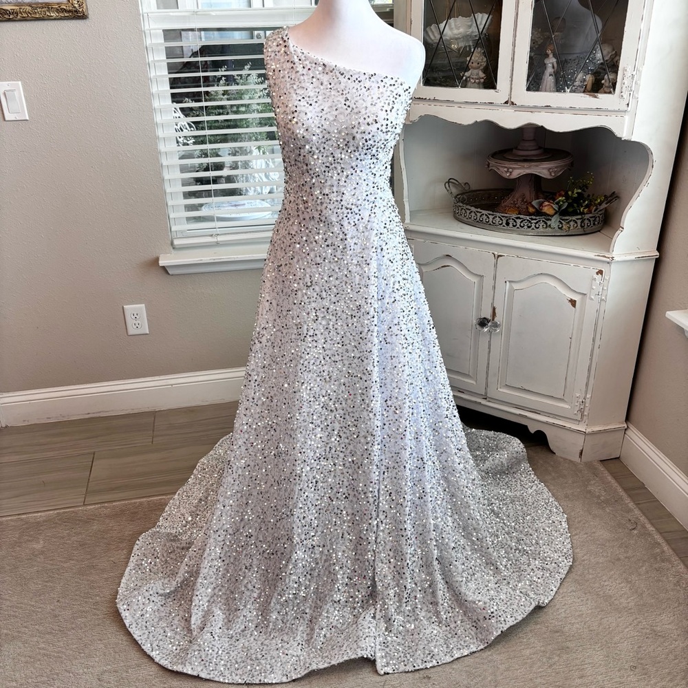 NEW White Dress, White Sequins Dress, One Shoulder, Prom Dress, NWOT, Size XL/16